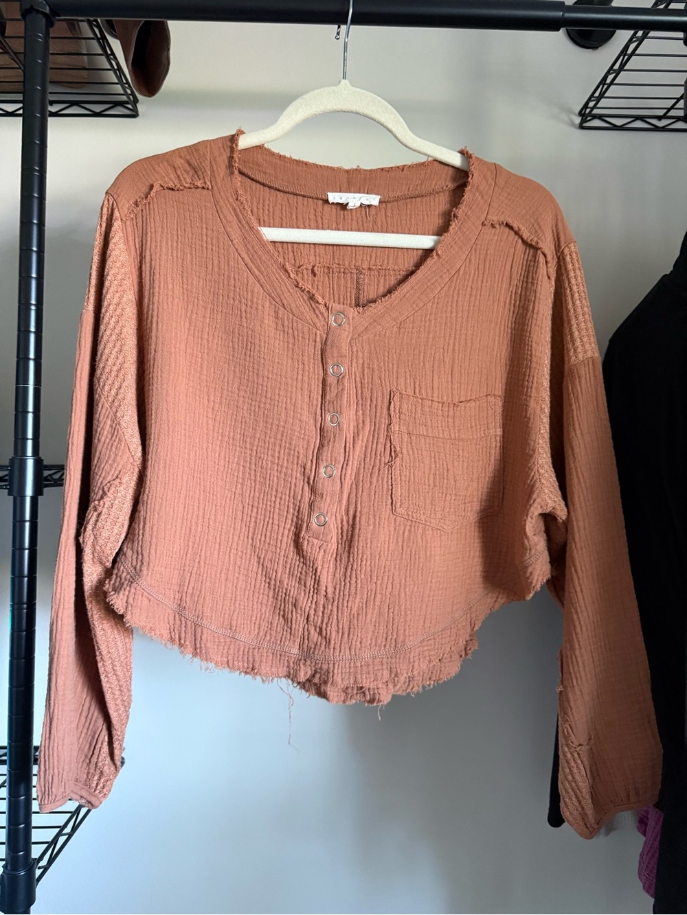 Promesa Rust Cropped Gauze Henley Top